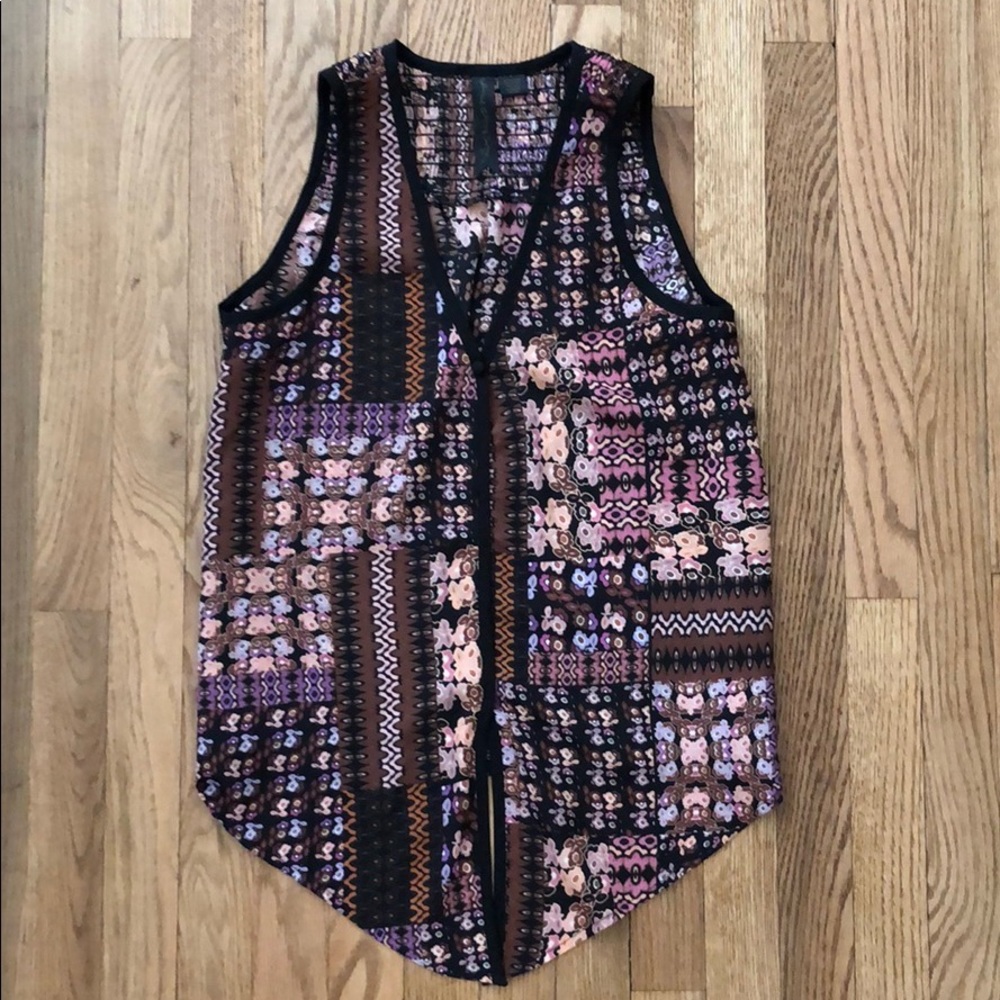 Graphic print sleeveless top